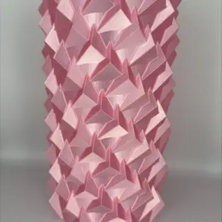 Geometrische Design Vaas – Lichtroze - Origami Eyecatcher